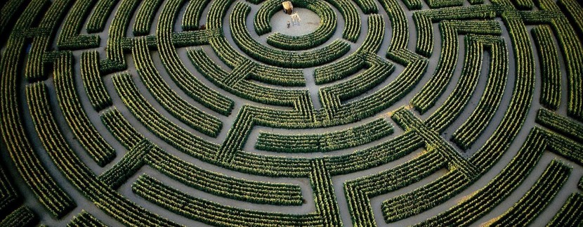 france-mazes-hedges-labrinth-2048x1152-wallpaper